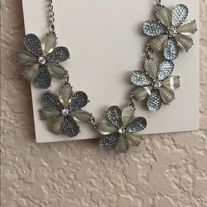 Cute flower soft green necklace